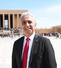 ALİ ALUÇ KİMDİR?