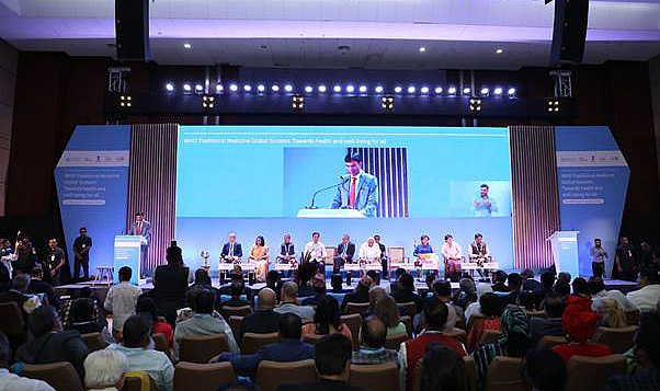 Hindistan'da Düzenlenen Geleneksel Tıp Küresel Zirvesi Başladı