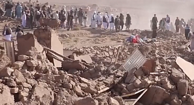 Afganistan'daki Depremde Ölenlerin Sayısı 2 bin 445'e Ulaştı