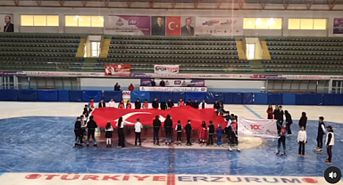 Buz Pateni Federasyonu'ndan Buzda Cumhuriyet Kutlaması