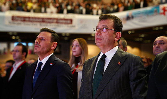 CHP İstanbul İl Başkanlığına delegeler tarafından Özgür Çelik seçildi