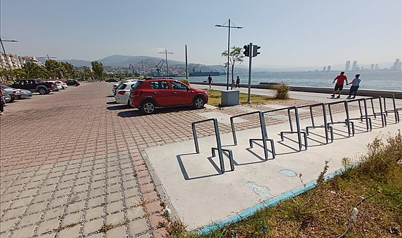 İzmir'de Otopark Sayısı 77 Noktaya Çıkarılıyor
