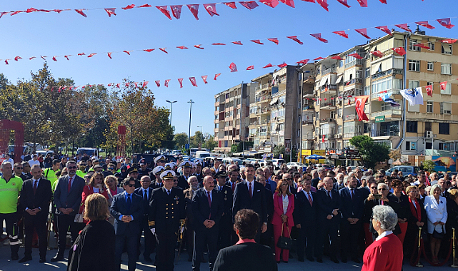 Kartal'da Cumhuriyet Bayramı Dolayısıyla Çelenk Töreni Düzenlendi