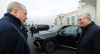 Cumhurbaşkanı Erdoğan, Tokayev'e Togg hediye etti