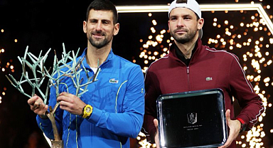 Djokovic, Paris Masters'ta rekor kıran yedinci şampiyonluğunu kazandı