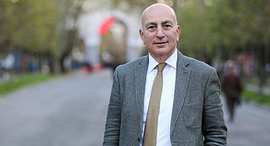 Mahfi Eğilmez: TL, Dolar Karşısında İstisna