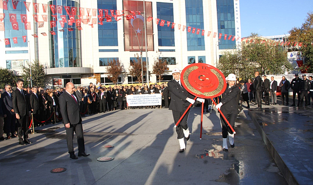 Ulu Önder Atatürk, Atatürk Anıtı önünde anıldı