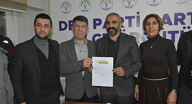 DEM Parti Kartal Belediye Başkan aday adayları İlhan Teksoy ile İlhan Ayaz başvurularını yaptı