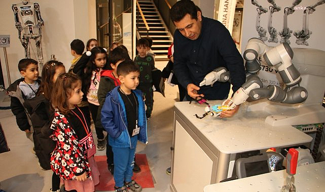 KREŞLİ MİNİKLER KENDİ ROBOTLARINI TASARLADI