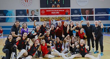 MANAVGAT BELEDİYESPOR KADIN VOLEYBOL TAKIMI YARI FİNALE ÇIKTI
