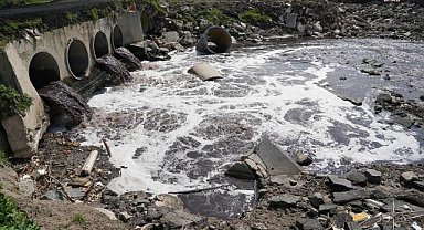 CHP'LİLER VE ÇEVRE ÖRGÜTLERİ ERGENE NEHRİ'NDEKİ KİRLİLİĞE DİKKAT ÇEKTİ... BARAN BOZOĞLU: "BÜYÜK BİR ÇEVRE FELAKETİ YAŞIYORUZ"