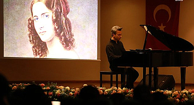 DENGİN CEYHAN'IN 'PİYANONUN KADINLARI' RESİTALİ BÜYÜK BEĞENİ TOPLADI