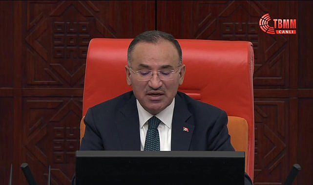 EMEKLİLERE 3 BİN TL'LİK BAYRAM İKRAMİYESİ, 8. YARGI PAKETİ KABUL EDİLDİ