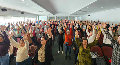 Karşıyaka Belediyesi'nden Yaşlılara Saygı Haftası Paneli