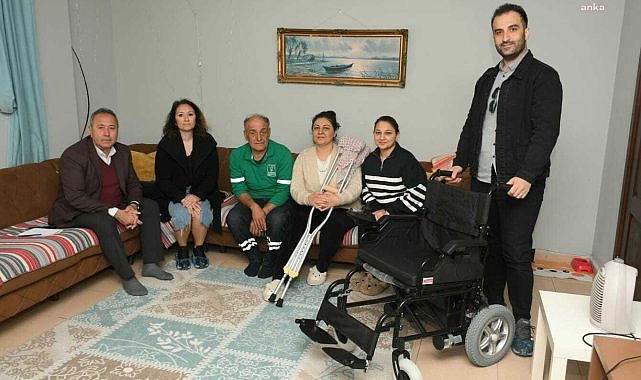 KUŞADASI BELEDİYESİ'NDEN VATANDAŞA TEKERLEKLİ SANDALYE DESTEĞİ