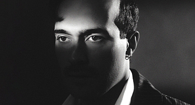 Mert Demir’in yeni şarkısı ‘Acı Veriyor’