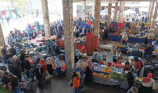 Aydın'da Pazarcılık Yapan Ganime Alkan: "Bayram Hareketliliği Yok."