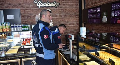 BOZÜYÜK BELEDİYESİ'NDEN BAYRAM ÖNCESİ TATLI İMALATHANELERİNDE DENETİM 