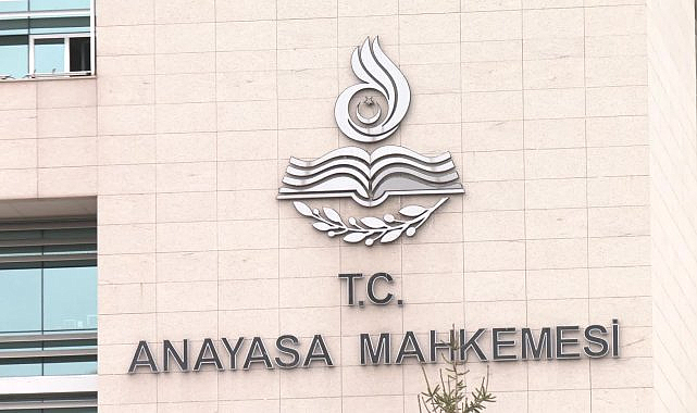 CHP, Sağlıkla İlgili Torba Yasanın İptali İçin AYM'ye Dava Açtı