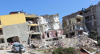 Depremin Yıktığı 11 Kentte; 8 İl Ak Parti'de Kaldı, Kilis ve Adıyaman CHP'ye, Şanlıurfa YRP'ye Geçti. 