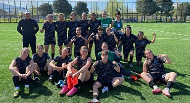 Eskişehir Büyükşehir Kadın Futbol Takımı Zirvedeki Yerini Koruyor