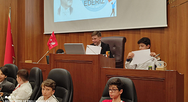 Kartal Belediyesi Çocuk Meclisi 23 Nisan'ı Kutladı ve Başarı Belgesi Aldı!