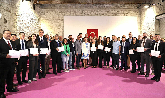 KONAK BELEDİYESİ MECLİS ÜYELERİ MAZBATALARINI ALDI