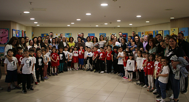 Kreş Öğrencilerinden Resim Sergisi 