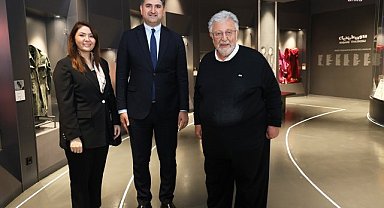 Onursal Adıgüzel, Devekuşu Kabare Müzesi'nin Açılışını Gerçekleştirdi