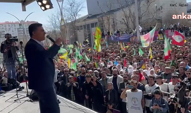 Van ve 13 İlçede Seçimi Kazanan Dem Parti, Musa Anter Parkı'nda Kutlama Yaptı