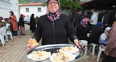 Burhaniye'de Düzenlenen Geleneksel Çiftçi Hayrı Yüzlerce Vatandaşı Buluşturdu 