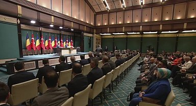 Erdoğan: "Romen vatandaşlarının ülkemize kimlikle seyahatini mümkün kılacak düzenlemeyi hayata geçirdik"