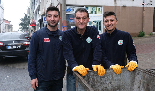 Giresun Belediye Başkanı Köse, 1 Mayıs'ta Temizlik İşçileriyle Çöp Topladı