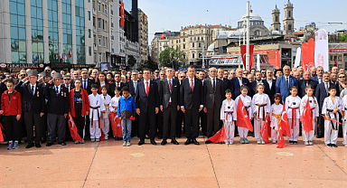 İstanbul'da Geniş Katılımlı 19 Mayıs Atatürk'ü Anma, Gençlik ve Spor Bayramı Töreni