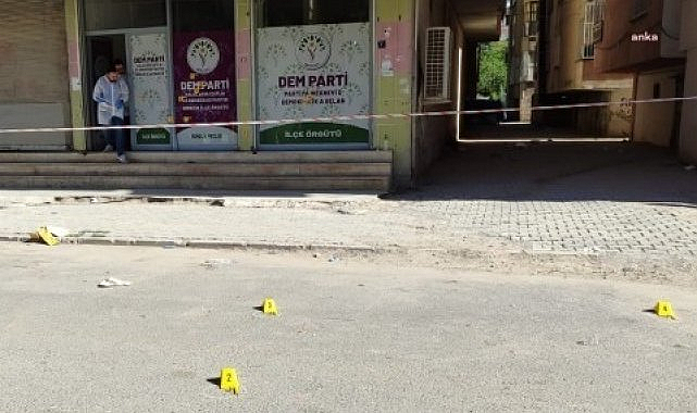 Şanlıurfa'da DEM Parti Birecik İlçe Başkanlığı'na Saldırı