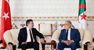 Cevdet Yılmaz, Cezayir Demokratik Halk Cumhuriyeti Başbakanı Larbaoui ile bir araya geldi