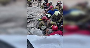 İstanbul Valiliği: "Küçükçekmece'de çöken binada 1 kişi hayatını kaybetmiş, 7 kişi de yaralanmıştır"