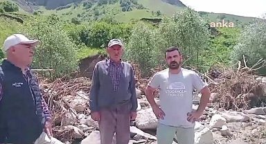 Ardanuç'un Zekeriya Köyüne yağan şiddetli yağmur sonrası yollar kapandı