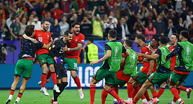 Avrupa Futbol Şampiyonası'nda Fransa ve Portekiz çeyrek finale yükseldi
