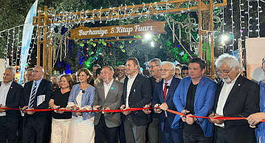 Burhaniye 5. Kitap Fuarı başladı... Gökan Zeybek: 