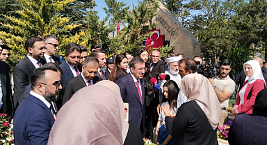 Cevdet Yılmaz ve Ali Yerlikaya, 15 Temmuz Şehitliği'nde anma törenine katıldı