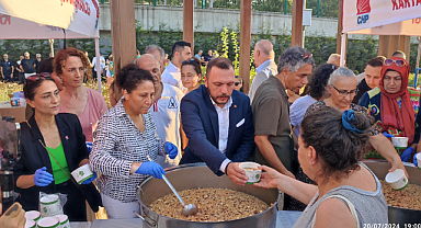 CHP Kartal İlçe Başkanlığı'ndan Neyzen Tevfik Meydanı'nda Aşure Etkinliği
