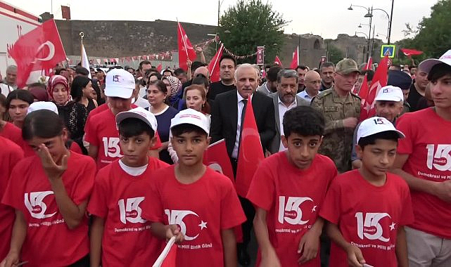 Diyarbakır'ın tarihi ilçesinde 15 Temmuz anma yürüyüşü