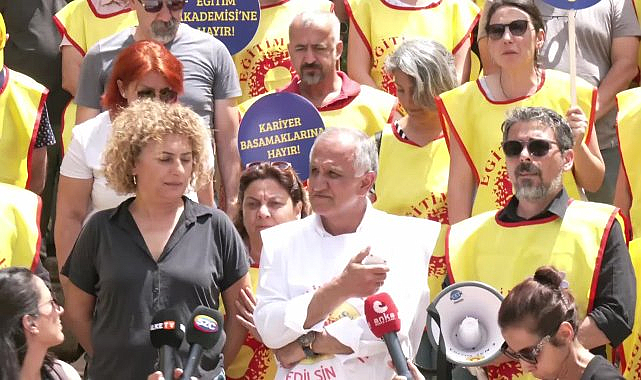 Eğitim-Sen: "Öğretmenlik Meslek Kanunu yeni müfredatı parça parça dizayn etmek üzerine kurgulanmış bir yasa"