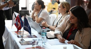 İBB'nin Bölgesel İstihdam Ofisleri ile iş arayanlarla işverenler bir araya gelmeye devam ediyor