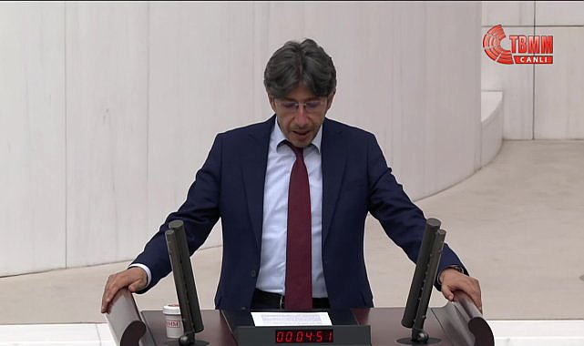 İYİ Partili Uğur Poyraz'dan "etnisite" eleştirisi : "Bir süredir Kürtçe öğrenmeye çalışıyorum, Kürt'e dair hiçbirimizi rahatsız eden bir durum söz konusu değil"
