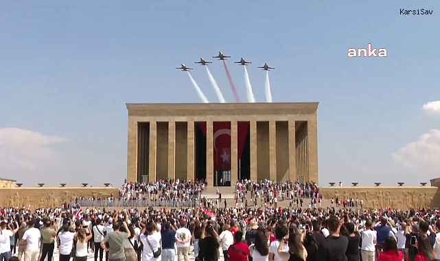 Ankara'da 30 Ağustos Zafer Bayramı'nda vatandaşlar Anıtkabir'e akın etti
