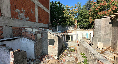 Bozüyük'te metruk binalar yıkılıyor 