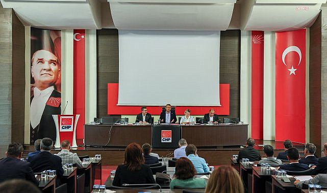 CHP'li kurmaylar: "Tüzük kurultayımız, tüzüğümüzün 48. maddesi çerçevesinde ele alınmaktadır"