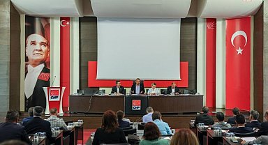 CHP'li kurmaylar: "Tüzük kurultayımız, tüzüğümüzün 48. maddesi çerçevesinde ele alınmaktadır"